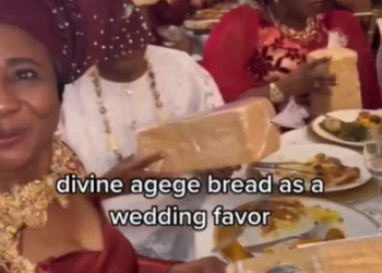 Agege bread shared at Lagos wedding (video)