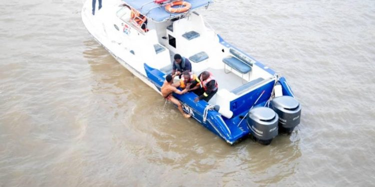 Lady jumps into Lagos lagoon after chat with fiancé