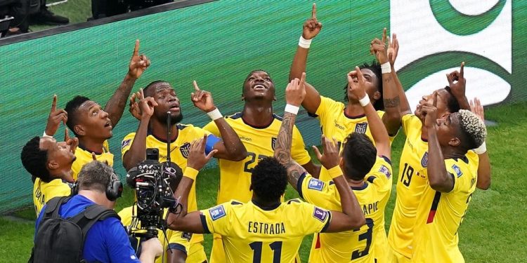 Ecuador defeat hosts Qatar in World Cup opener
