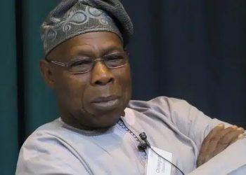 Obasanjo Jumps Off High Podium At Event, Nigerians Dare 2023 Presidential Candidates (Video)