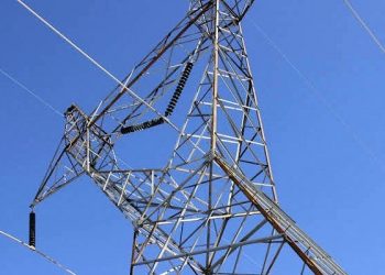 Man 50, climbs high tension wire in suicide attempt over hardship