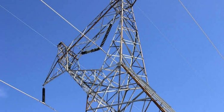 Man 50, climbs high tension wire in suicide attempt over hardship