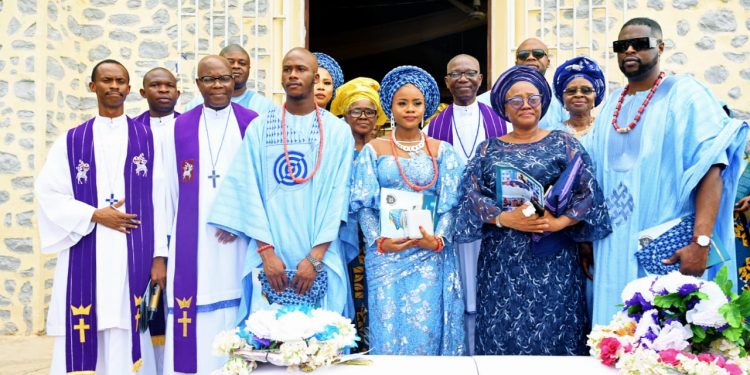 Late Olagoke Lasile Honoured By Children, Family Members (Pictures)