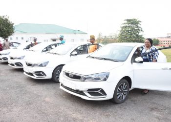 GOV. ABIODUN PRESENTS OFFICIAL CARS TO PRINCIPALS-GENERAL