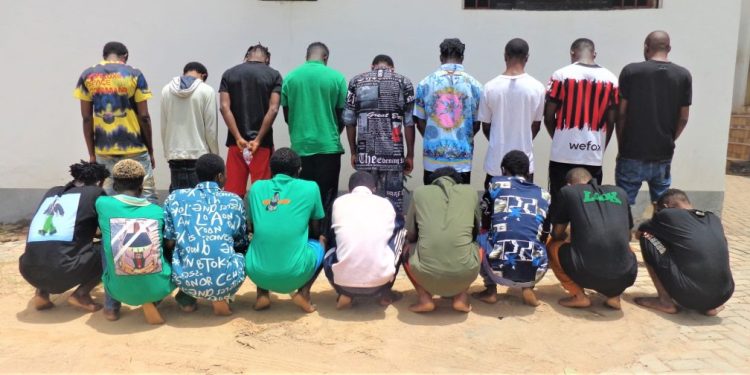 Enugu: EFCC arrest 13 suspected ‘Yahoo boys’ in school
