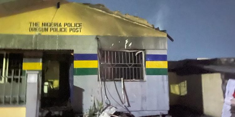 Lagos Police Station set on fire by rampaging Youths (photo)