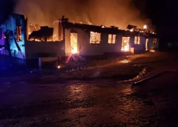 Teenage girl sets school on fire, kills 19 students over seized phone