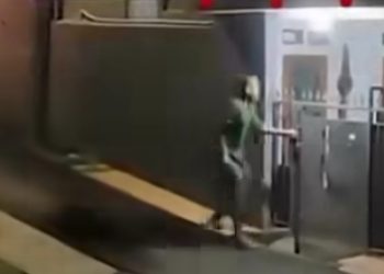 CCTV captures moment pig changed to man at night (Video)