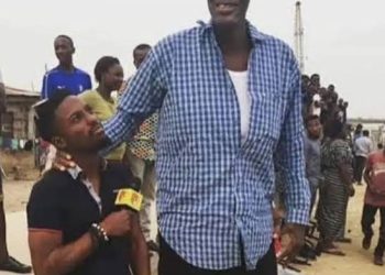 Nigeria’s tallest man Afeez Agoro dies at 47