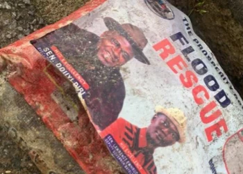 Residents loot Bayelsa warehouse, cart away ‘unhealthy foods’