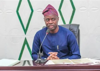 Oyo workers in showdown with Makinde, observe Juma’t prayer outside secretariat main gate