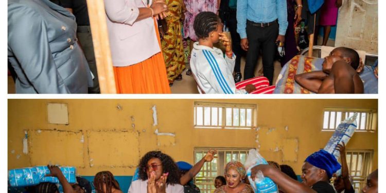 Gov’s Wife  Distributes Gift Items, Cash To hospitals, old people’s home in Ebonyi