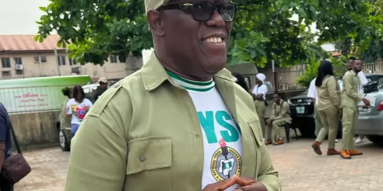 ‘Baba wan enter politics?’ Mixed reactions trail Kenny Ogungbe’s NYSC photo