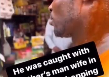 Man disgraced after being spotted shopping in a market with another man’s wife (video)