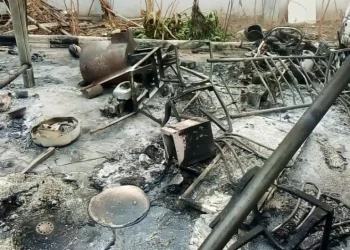 Irate youth raze king’s palace, commissioner’s home over burial rites