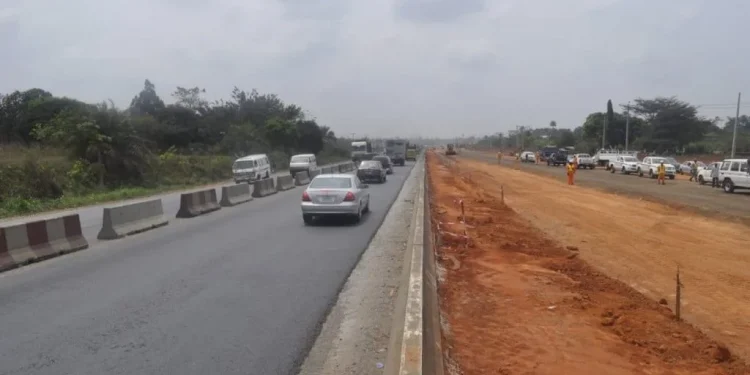 Sleeping driver rams into truck, kills 5, injures 12 on Lagos-Ibadan expressway