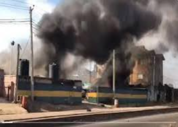 Hoodlums set Anambra police station ablaze (video)