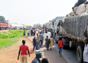 Hardship: Hoodlums loot truckload of spaghetti in Zaria