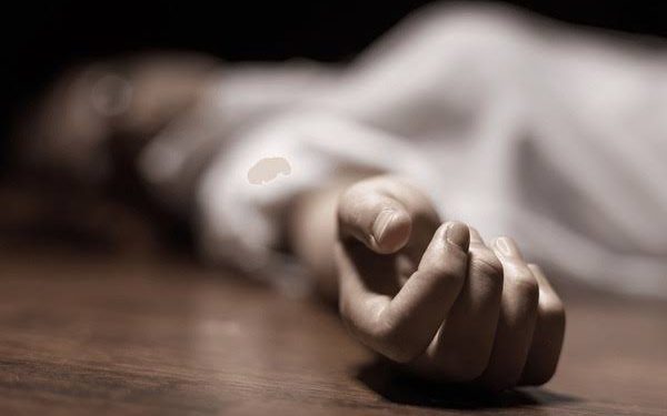 Housewife commits suicide in front of Police Station, leaves behind three children