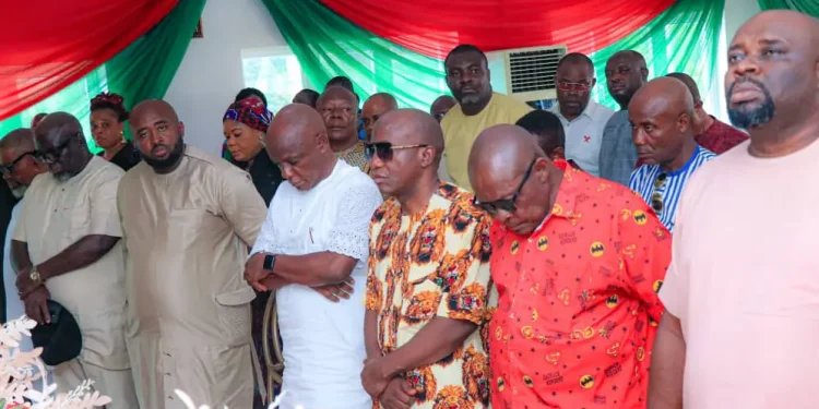 Abia: Ex-gov Ikpeazu’s Chief of Staff, commissioners defect to APC