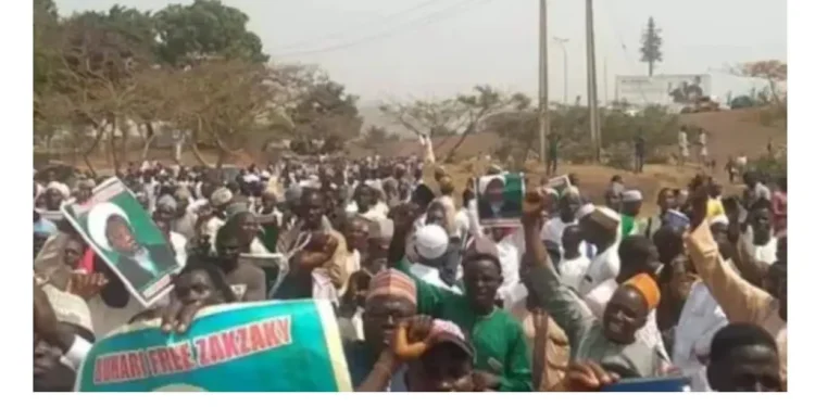 Pandemonium in Kaduna as Police clash with Shiites