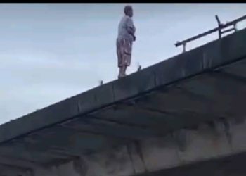 Lady jumps to death from Ekpan flyover in Delta