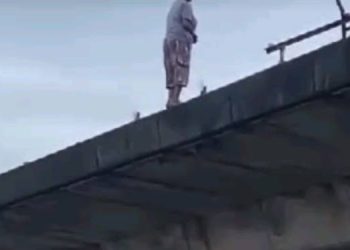 Reactions as Warri lady ‘tired of life’ jumps from flyover to death