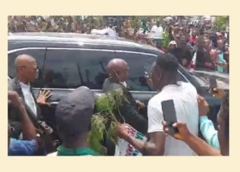 ‘You must address us’ — protesters block Fubara’s convoy in Rivers