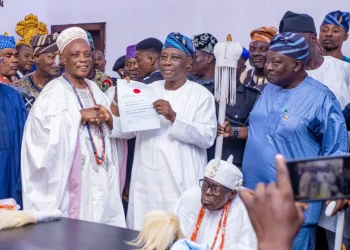 Beaded Crown: Olubadan Coronates Ladoja As Oba Oju Opo Of Ibadanland