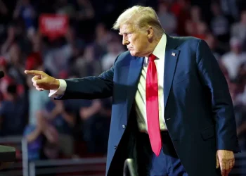 I’m better looking than Kamala Harris, says Trump