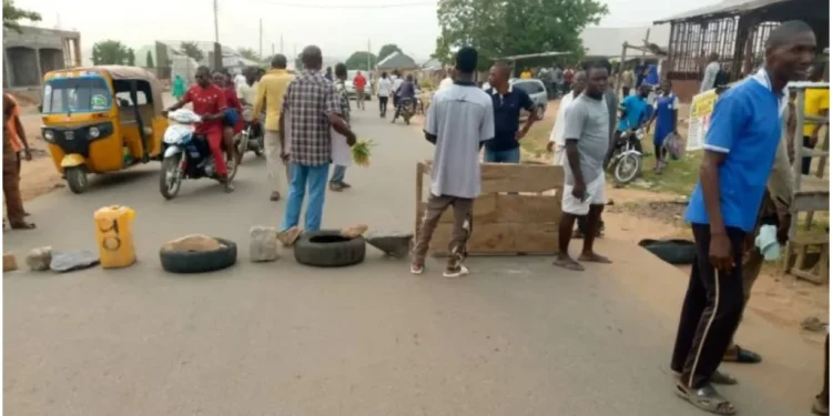 Protesters Block Jikwoyi-Kurudu Axis of FCT