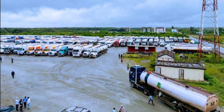 300 NNPC trucks converge on Dangote Refinery to lift petrol