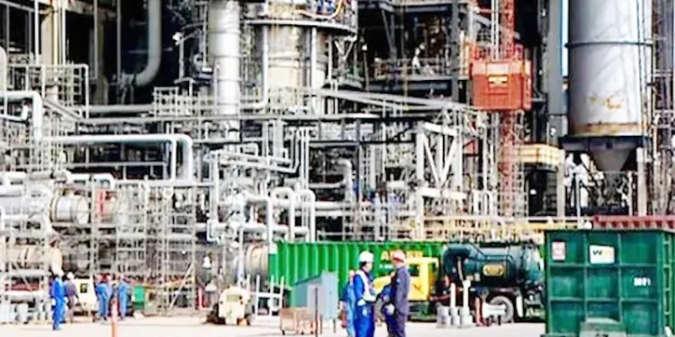 Dangote Refinery denies selling PMS between N1, 015, N1, 028/litre