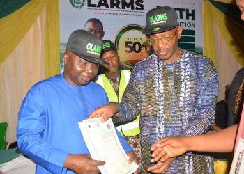Ogun government Distributes C Of O To Homeowners in Ifo