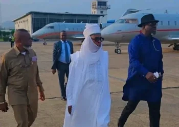 Amaechi wears turban to Buhari’s burial in Daura