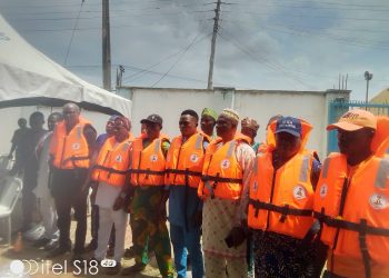 FG Distributes 1000 Life Jackets In Ogun As Association Harps On “No Life Jackets, No Entry” For Waterfarers