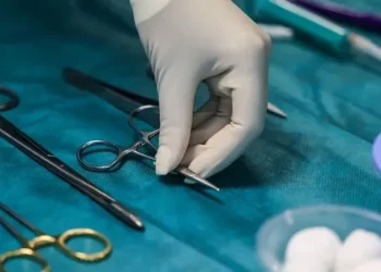 Doctor leaves patient in the middle of surgery to have sex with nurse