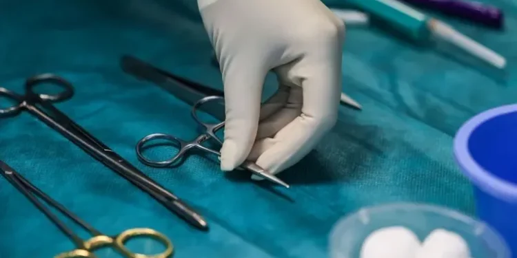 Doctor leaves patient in the middle of surgery to have sex with nurse