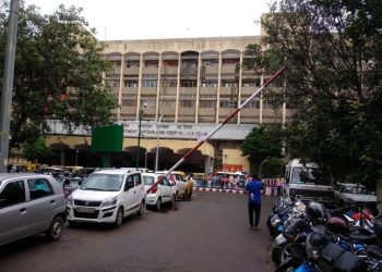 Woman pours ‘boiling oil on husband’s face, sprinkles wounds with chilli powder’